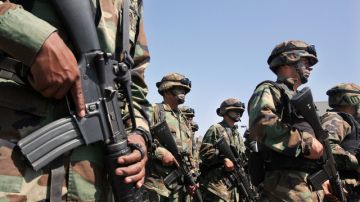 Fuerzas militares  vigilaban  un evento en  Tijuana, México.