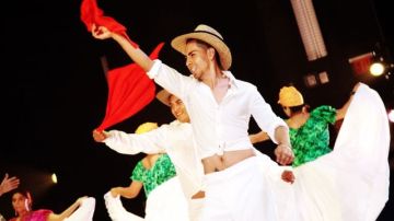 Uno de los bailes típicos de la serranía ecuatoriana durante un show celebrado en Nueva York.