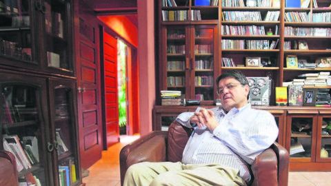 El premio Alfaguara 1998 ha escrito 48 libros traducidos a 16 idiomas.