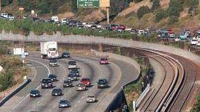 Tránsito alrededor del túnel Caldecott.