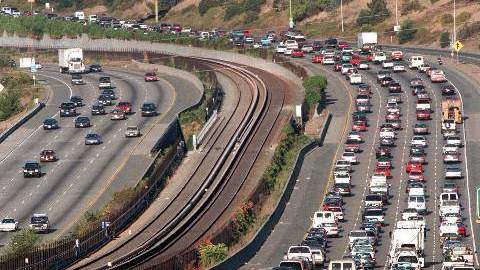 Tránsito alrededor del túnel Caldecott.