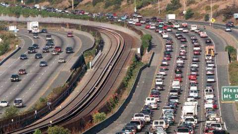 Tránsito alrededor del túnel Caldecott.