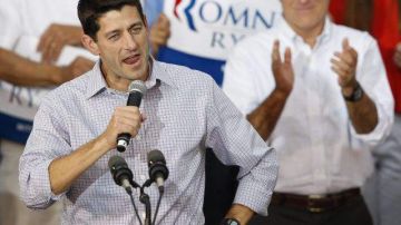 El demócrata David Axelrod, señaló que la decisión de Romney de nombrar a Ryan evoca la situación de John McCain cuando designó a Palin hace cuatro años.