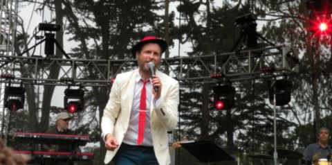 Jovanotti puso a bailar a todos en Outside Lands, incluso a los que no entendían sus canciones.