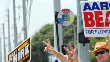 En áreas densamente pobladas por votantes hispanos, como el nuevo Distrito 3, al este del condado de Orange, los candidatos para comisionado de origen panameño Eric Lasso y el venezolano Michael Avilés se quedaron cortos frente al candidato republicano Lui Damiani, quien obtuvo el 31,1 % de los votos.
