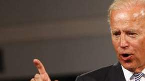 Joe Biden, vicepresidente estadounidense, habla a un grupo de simpatizantes que lo recibieron el lunes en Durham, Carolina del Norte.