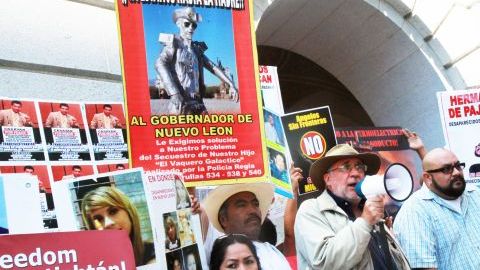 Sicilia, megáfono en mano, durante una de las intervenciones que realizó el martes 14 de agosto en Los Angeles.