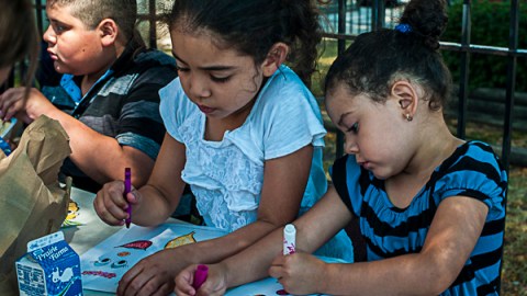 Las ferias de salud y de regreso a clases ayudan a familias de bajos recursos con los suministros que necesitan los estudiantes.