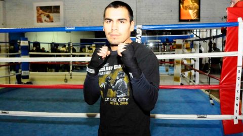 Carlos "El Rey" Molina subió como invicto la noche del viernes 17 de agosto en el Casino Buffalo de Miami, Oklahoma, y no defraudó a nadie. Ganó por decisión unánime.