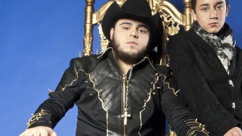 Ortiz  dijo que Bad Sin Records empieza con el talento de su hermano menor Kevin (der.).