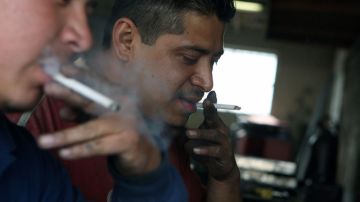 Dos de cada tres hombres en México y Centroamérica son fumadores, pero es menos  frecuente que en otros países.