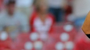 Pedro Álvarez celebra su jonrón.