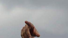 La campaña demócrata envió un correo electrónico a las partidarias del mandatario en el que enumeró los antecedentes de Ryan en temas de la mujer.