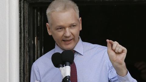 Assange lleva dos años intentando evitar ser extraditado a Suecia, donde se le busca por denuncias de delitos sexuales contra dos mujeres.