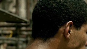 Escena 'Hermano', protagonizado por Eliú Armas (izq.) y Fernando Moreno (derecho).