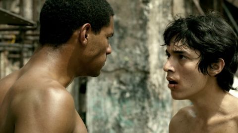 Escena 'Hermano', protagonizado por Eliú Armas (izq.) y Fernando Moreno (derecho).