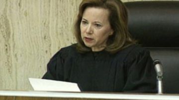 La jueza  Susan Bolton decidió aplazar por unos días su decisión en torno a la Sección 2(b) de la ley SB1070 .