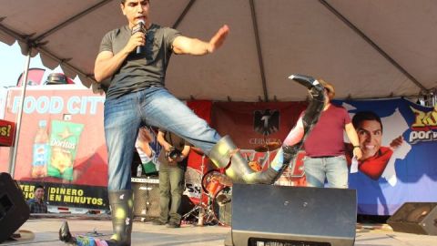 Eduardo 'Piolín' Sotelo trajo a todo el elenco de su programa, las bromas y las mezclas a la ciudad de Chicago.