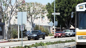 Una  falla en el sistema que cambia los rieles en la esquina del bulevar Washington y la calle Flower, debe ser revisada.