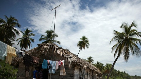 Detalle de una vivienda localizada en la costa de Barahona, República Dominicana, en una zona a donde se aproxima la tormenta.