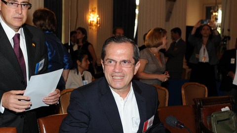 El canciller de Ecuador, Ricardo Patiño, en la asamblea de cancilleres de la OEA sobre el litigio con el Reino Unido.