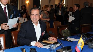 El canciller de Ecuador, Ricardo Patiño, en la asamblea de cancilleres de la OEA sobre el litigio con el Reino Unido.