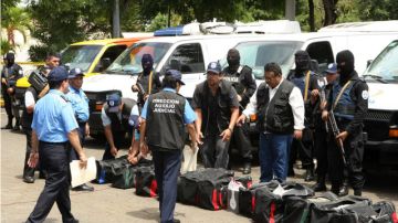 Policía de Nicaragua incautó siete  millones de dólares y detuvo a 18 presuntos mexicanos que ingresaron con en el país con varias  maletas  repletas de dinero.