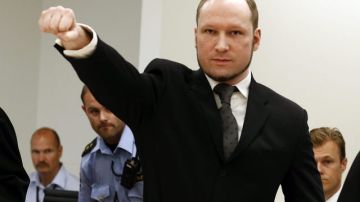 Anders Behring Breivik a su llegada al  tribunal,  ayer.