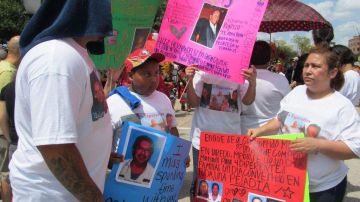 La Caravana de la Paz en México y su líder Javier Sicilia se manifestaron frente al Capitolio de Texas en la ciudad de Austin.