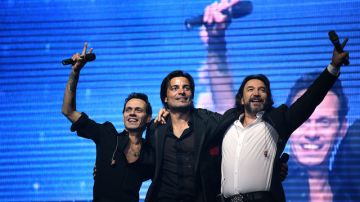 Marc Anthony, Chayanne  y Marco Antonio Solís (de izq. a der.) al finalizar su exitoso concierto.