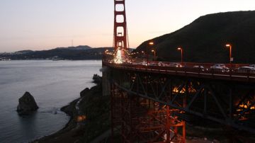El Golden Gate es el puente donde más gente se suicida. Desde su apertura en 1937, unas  2000 personas se han quitado la vida.