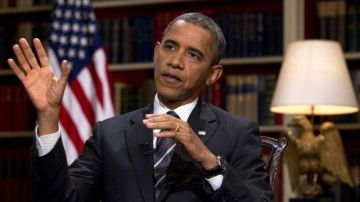 En una entrevista con The Associated Press, Obama dijo que Mitt Romney es presa de “posturas extremistas” en temas económicos y sociales.