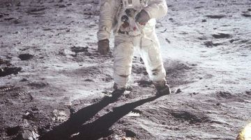 Neil Armstrong falleció ayer luego de ser sometido a una cirugía de corazón y a unos días de haber cumplido 82 años.
