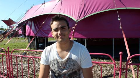 José Alberto Vázquez comenzó a trabajar en el circo de su familia desde la edad de 11 años.