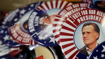 Botones alegóricos a la candidatura de Mitt Romney que serán repartidos durante las actividades.