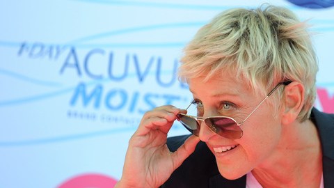 Ulloa recibió una nominación al Emmy por su colaboración con el programa de la comediante, actriz y presentadora de Ellen DeGeneres.