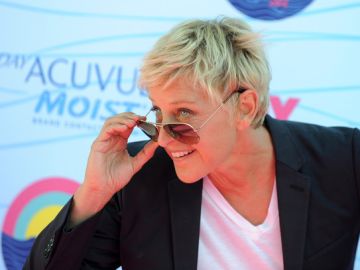 Ulloa recibió una nominación al Emmy por su colaboración con el programa de la comediante, actriz y presentadora de Ellen DeGeneres.