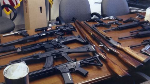 El estudio de la policía de Chicago abarca el análisis de 17 mil 230 armas recuperadas, de las cuáles obtuvieron registros en la Oficina Federal de Alcohol, Tabaco y Armas de Fuego y Explosivos, con ayuda del Laboratorio del Crimen de la Universidad de Chicago, pero muchas no pudieron ser rastreadas por su antigüedad y otros factores.