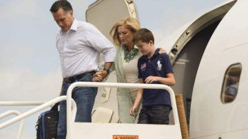 Romney adelantó su viaje a Tampa para estar junto a su esposa Ann, quien hoy dará un discurso en la convención.