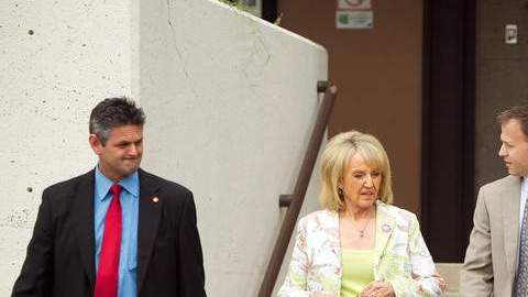 Jan Brewer, ha sido firme en su postura antiinmigrante y pretende que se propague a nivel nacional con un nuevo mandatario.