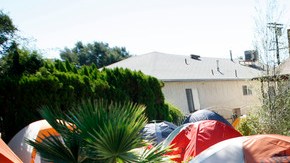 Con sus carpas desplazadas, grupo dice que no dejará que embarguen  la propiedad.