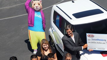 La escuela primaria Gates Street recibió una donación que le permitirá a los alumnos gozar de programas especiales.