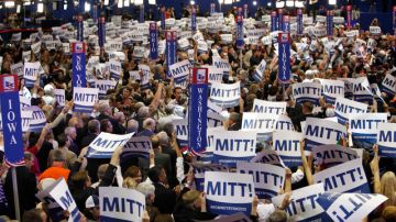 En el primer día de actividades de la convención republicana en Tampa,  Florida, los asistentes expresaron su apoyo a Mitt Romney.