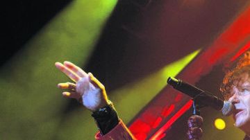 Enrique Bunbury afirma que vivir en Los Ángeles lo ha enriquecido como músico.