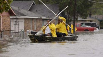 Las autoridades temen que empeoren las inundaciones debido a Ios efectos de Isaac.