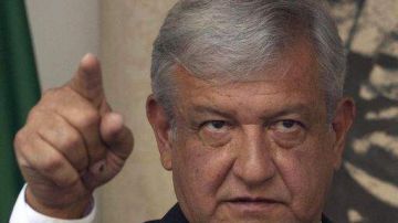 El líder de la izquierda mexicana, Andrés Manuel López Obrador, insiste en que las elecciones no fueron limpias, libres y auténticas.