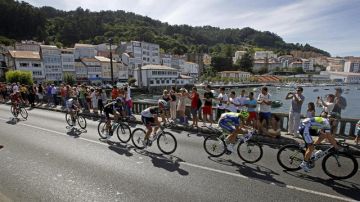 Este pelotón de seis ciclistas protagonizaron el escape de ayer.