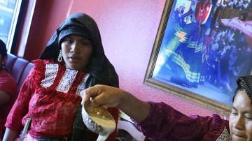 La preparación del Tejate toma dos días y es una tradición que pasa de madre a hija por generaciones.