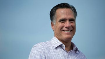 Romney busca elevar el límite de número de visas emitidas para individuos con títulos avanzados.