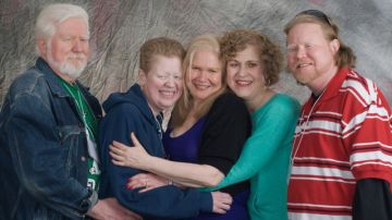 Wilson Velázquez, Janet Pérez, Rebeca Rosario, Nancy Lee e Ismael Díaz, cinco albinos boricuas con trasplante de pulmón.